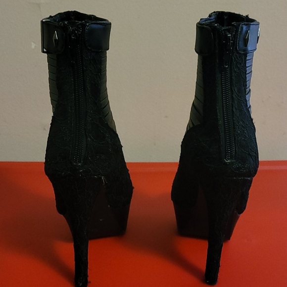 Heels - Picture 4 of 4